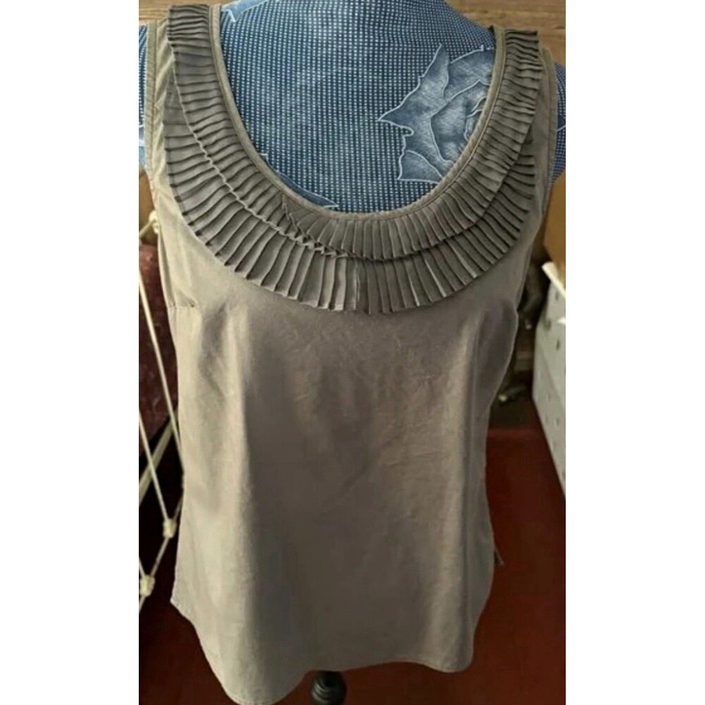 Mossimo Size XS Women’s Olive Ruffle Pleated Sleeveless Shell Blouse 36” Bust